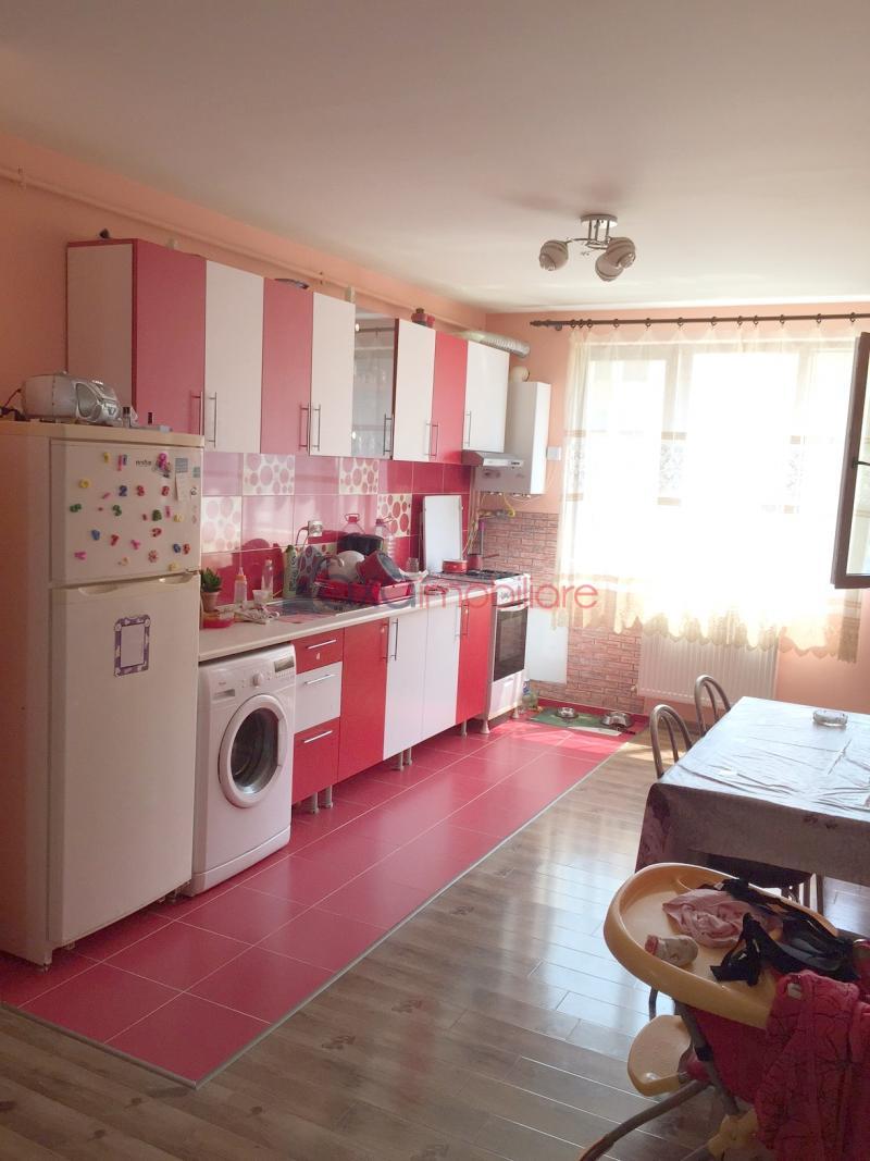 Apartament 3 camere de vanzare